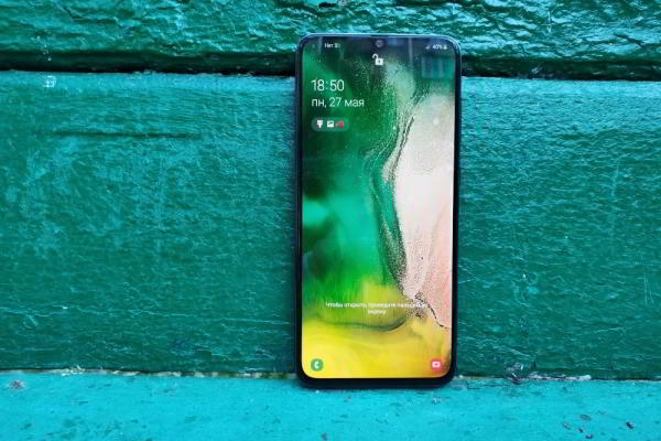 Обзор Samsung Galaxy A70: смартфон с огромным экраном и мощной батареей Обзор Samsung Galaxy A70: смартфон с огромным экраном и мощной батареей