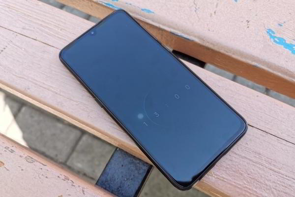 Обзор Xiaomi Mi 9: недорогой флагман Обзор Xiaomi Mi 9: недорогой флагман