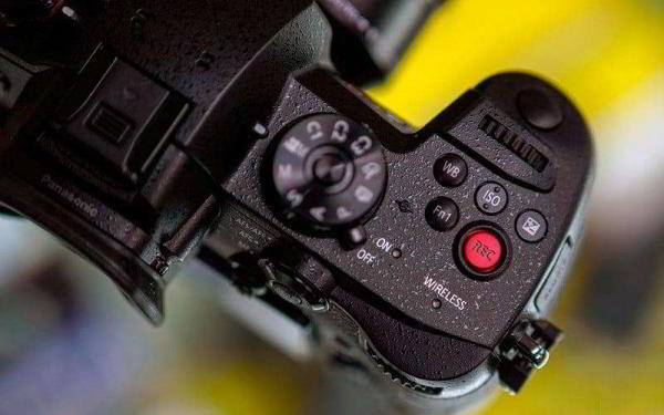 Камера Panasonic Lumix GH5S — Обзор устройства с более разумным подходом к пикселям Камера Panasonic Lumix GH5S — Обзор устройства с более разумным подходом к пикселям