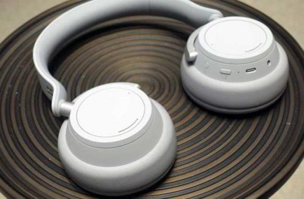 Первый обзор Microsoft Surface Headphones: детальный и сокрушающий звук Первый обзор Microsoft Surface Headphones: детальный и сокрушающий звук