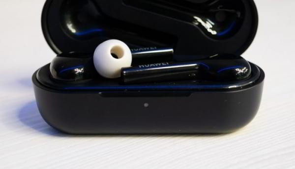 Обзор гарнитуры Huawei FreeBuds Lite. Полностью беспроводная красотка
