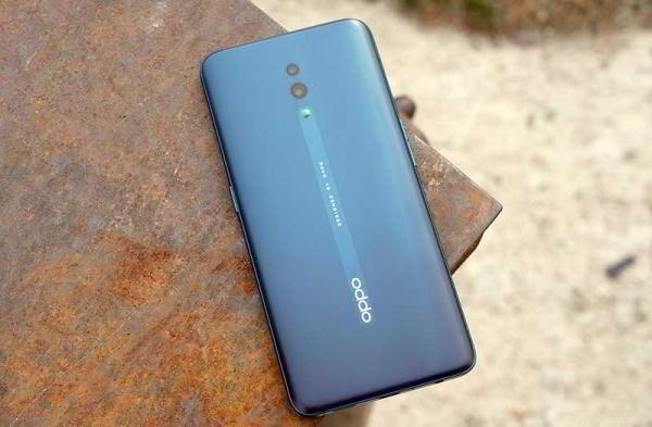 Обзор Oppo Reno: уникальный телефон с выдвижной камерой Обзор Oppo Reno: уникальный телефон с выдвижной камерой