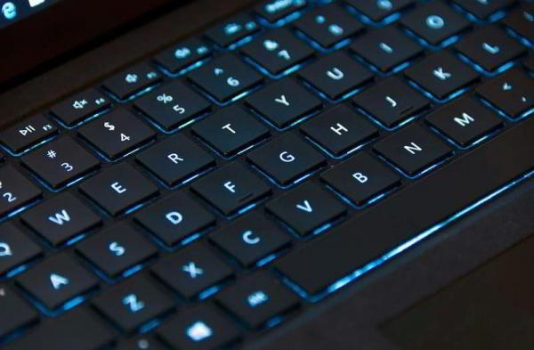 Обзор Microsoft Surface Laptop: производительный и приятный ноутбук Обзор Microsoft Surface Laptop: производительный и приятный ноутбук