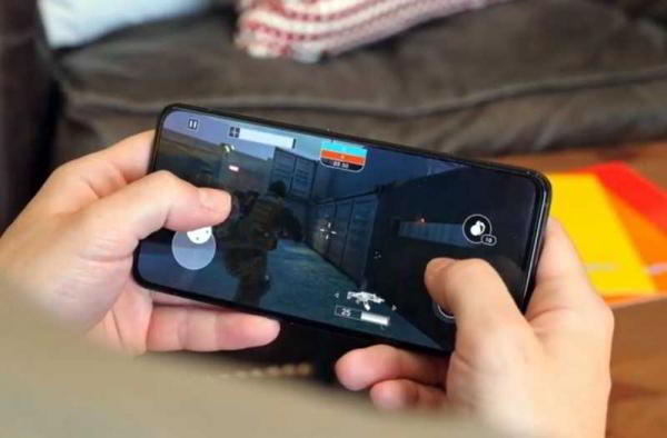 Обзор Oppo Reno: уникальный телефон с выдвижной камерой Обзор Oppo Reno: уникальный телефон с выдвижной камерой