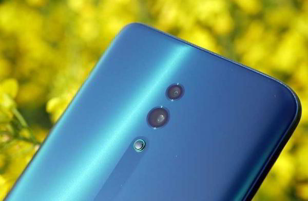Обзор Oppo Reno: уникальный телефон с выдвижной камерой Обзор Oppo Reno: уникальный телефон с выдвижной камерой