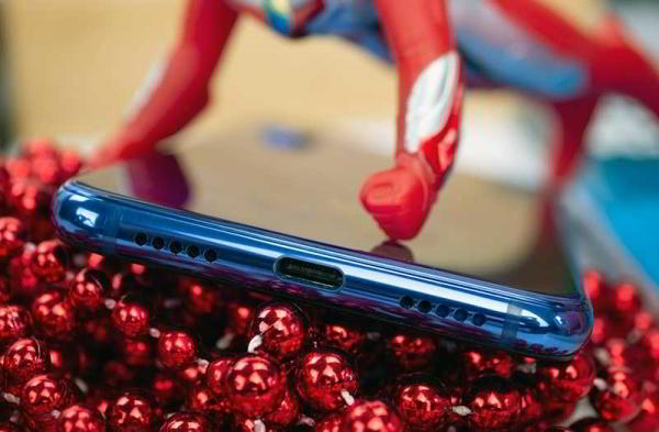 Обзор Xiaomi Mi 9 SE уменьшенной версии флагмана Обзор Xiaomi Mi 9 SE уменьшенной версии флагмана