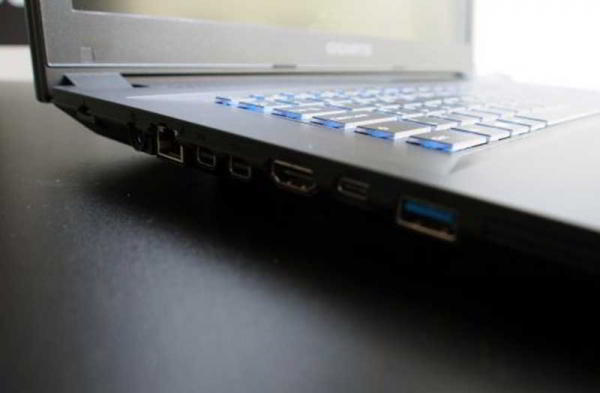 Обзор Gigabyte Sabre 17: мощного ноутбука среднего класса Обзор Gigabyte Sabre 17: мощного ноутбука среднего класса