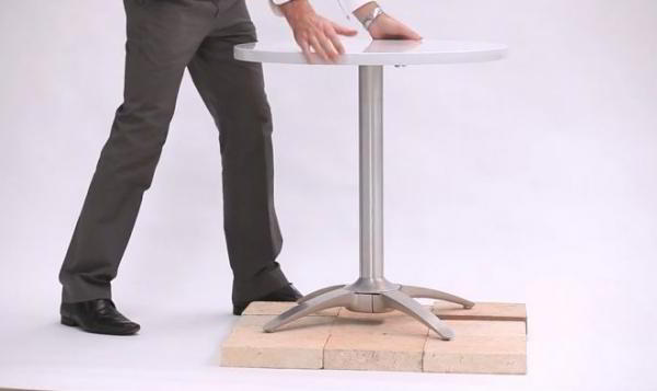 Изобретатель из Вашингтона создал абсолютно устойчивый стол Изобретатель из Вашингтона создал абсолютно устойчивый стол