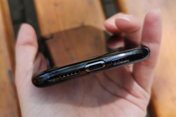 Обзор Xiaomi Mi 9: недорогой флагман Обзор Xiaomi Mi 9: недорогой флагман