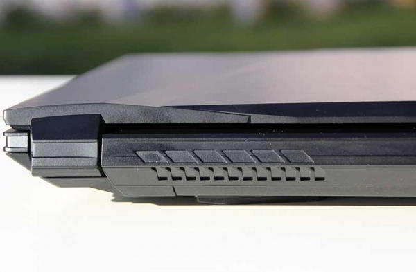 Обзор Gigabyte Sabre 17: мощного ноутбука среднего класса Обзор Gigabyte Sabre 17: мощного ноутбука среднего класса