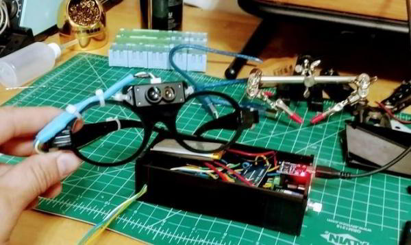 Самодельная гарнитура DolphinView позволит видеть мир как дельфин Самодельная гарнитура DolphinView позволит видеть мир как дельфин