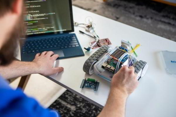 Компания Sphero выпустила специального робота для хакеров Компания Sphero выпустила специального робота для хакеров