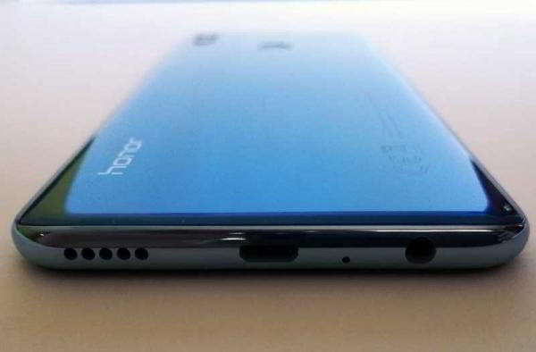 Обзор Honor 10 Lite: бюджетный телефон с потрясной внешностью Обзор Honor 10 Lite: бюджетный телефон с потрясной внешностью