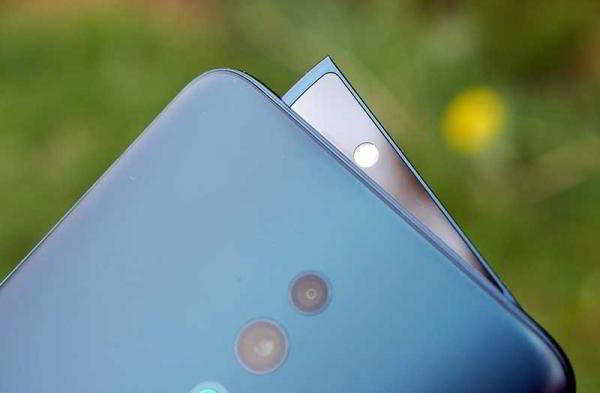 Обзор Oppo Reno: уникальный телефон с выдвижной камерой Обзор Oppo Reno: уникальный телефон с выдвижной камерой