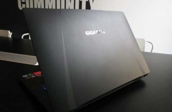 Обзор Gigabyte Sabre 17: мощного ноутбука среднего класса Обзор Gigabyte Sabre 17: мощного ноутбука среднего класса