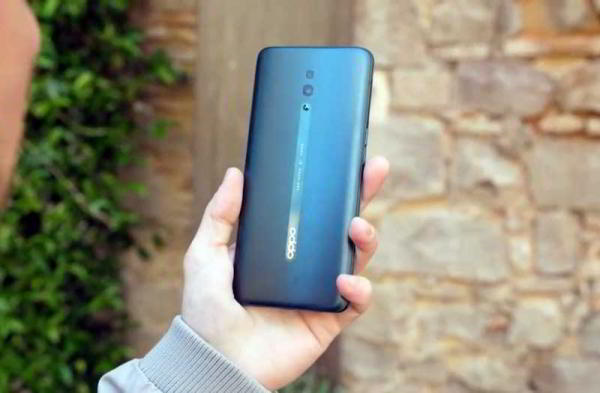 Обзор Oppo Reno: уникальный телефон с выдвижной камерой Обзор Oppo Reno: уникальный телефон с выдвижной камерой