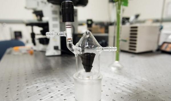 Эта странная черная роза, на самом деле — сверхэффективный водяной фильтр Эта странная черная роза, на самом деле — сверхэффективный водяной фильтр