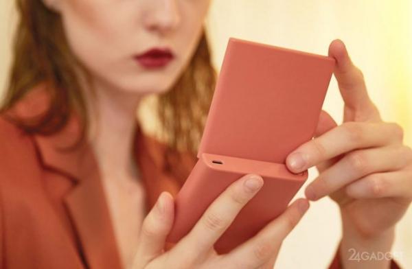 Xiaomi совместила пауэрбанк с неотъемлемым аксессуаром дамских сумочек (8 фото) Xiaomi совместила пауэрбанк с неотъемлемым аксессуаром дамских сумочек (8 фото)