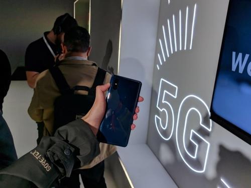 Galaxy S10 5G, OnePlus 7 Pro LG V50 ThinQ 5G: Why you shouldn't rush to buy a 5G phone Galaxy S10 5G, OnePlus 7 Pro LG V50 ThinQ 5G: Why you shouldn't rush to buy a 5G phone