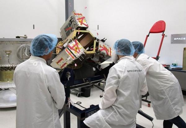 США выводят на орбиту спутники-охотники за пиратами и террористами США выводят на орбиту спутники-охотники за пиратами и террористами