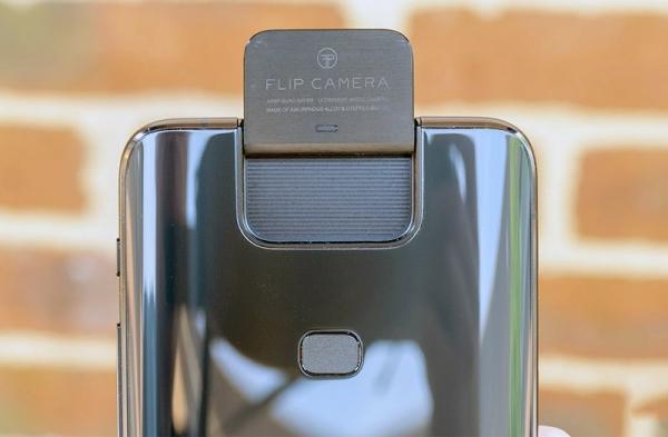 Обзор Asus Zenfone 6: флагманский телефон, не имеющий аналогов Обзор Asus Zenfone 6: флагманский телефон, не имеющий аналогов