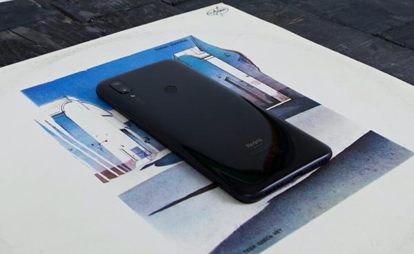 Обзор Redmi 7: симпатичный бюджетник с отличным временем работы Обзор Redmi 7: симпатичный бюджетник с отличным временем работы