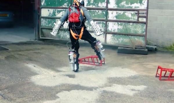 Полет в настоящем костюме Железного Человека потребовал сверхчеловеческой силы Полет в настоящем костюме Железного Человека потребовал сверхчеловеческой силы