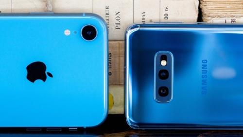 iPhone XR vs. Galaxy S10E: Camera comparison iPhone XR vs. Galaxy S10E: Camera comparison