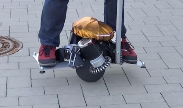 Самобалансирующий скутер Uo ездит на шаре вместо колеса Самобалансирующий скутер Uo ездит на шаре вместо колеса