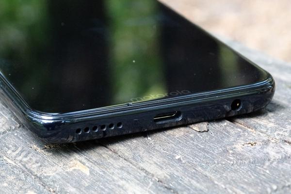 Обзор смартфона Moto G7 Plus: симпатичный смартфон с быстрой зарядкой и стереодинамиками Обзор смартфона Moto G7 Plus: симпатичный смартфон с быстрой зарядкой и стереодинамиками