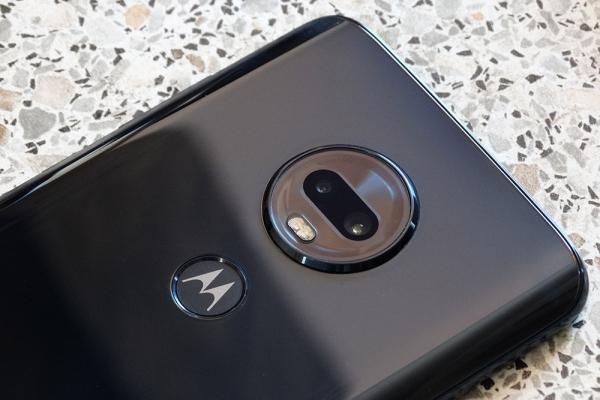 Обзор смартфона Moto G7 Plus: симпатичный смартфон с быстрой зарядкой и стереодинамиками Обзор смартфона Moto G7 Plus: симпатичный смартфон с быстрой зарядкой и стереодинамиками