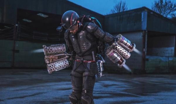 Полет в настоящем костюме Железного Человека потребовал сверхчеловеческой силы Полет в настоящем костюме Железного Человека потребовал сверхчеловеческой силы