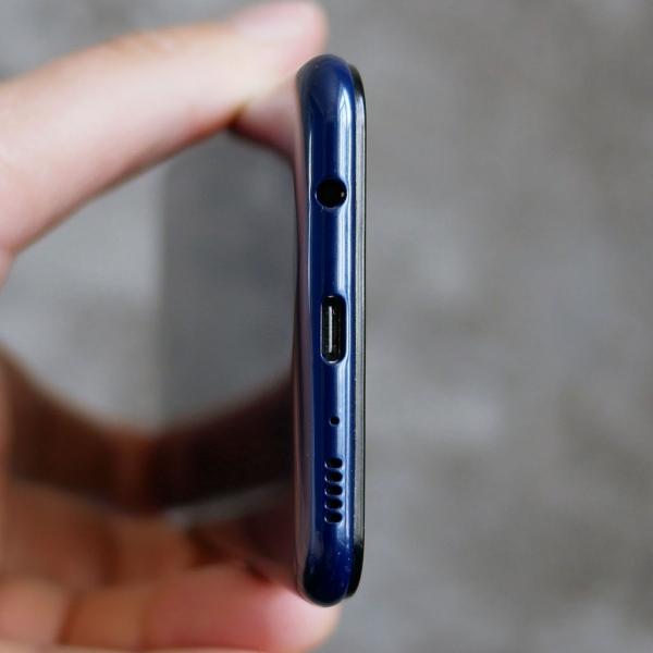 Обзор смартфона Samsung Galaxy M20: долгожитель с треугольной "челкой" Обзор смартфона Samsung Galaxy M20: долгожитель с треугольной "челкой"