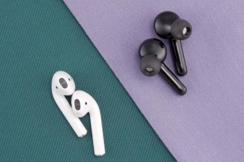 AirPods vs. Anker Soundcore Liberty Air: a cheap, great alternative AirPods vs. Anker Soundcore Liberty Air: a cheap, great alternative