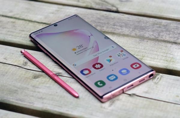 Первый обзор Samsung Galaxy Note 10: меньший смартфон с широкими возможностями Первый обзор Samsung Galaxy Note 10: меньший смартфон с широкими возможностями