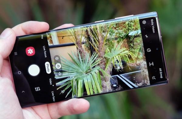 Первый обзор Samsung Galaxy Note 10: меньший смартфон с широкими возможностями Первый обзор Samsung Galaxy Note 10: меньший смартфон с широкими возможностями