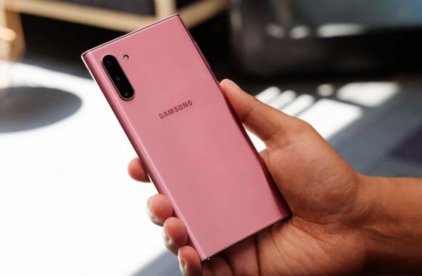 Первый обзор Samsung Galaxy Note 10: меньший смартфон с широкими возможностями Первый обзор Samsung Galaxy Note 10: меньший смартфон с широкими возможностями