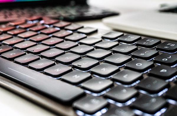 Обзор Corsair K83 Wireless: мультимедийная клавиатура для управления всем Обзор Corsair K83 Wireless: мультимедийная клавиатура для управления всем