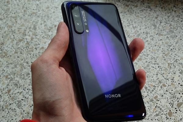 Обзор Honor 20 Pro: мощный камерофон, который хотел стать максимально бюджетным Обзор Honor 20 Pro: мощный камерофон, который хотел стать максимально бюджетным