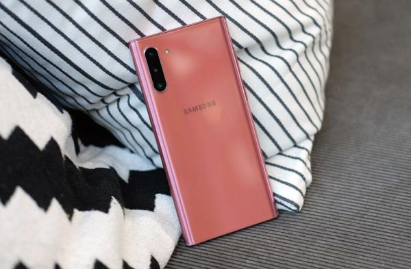 Первый обзор Samsung Galaxy Note 10: меньший смартфон с широкими возможностями Первый обзор Samsung Galaxy Note 10: меньший смартфон с широкими возможностями