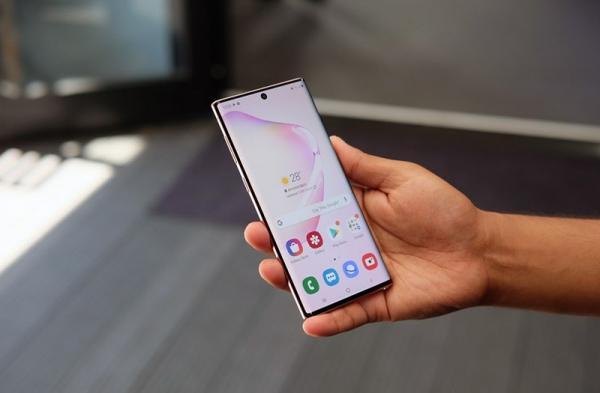 Первый обзор Samsung Galaxy Note 10: меньший смартфон с широкими возможностями Первый обзор Samsung Galaxy Note 10: меньший смартфон с широкими возможностями