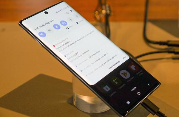 Первый обзор Samsung Galaxy Note 10: меньший смартфон с широкими возможностями Первый обзор Samsung Galaxy Note 10: меньший смартфон с широкими возможностями