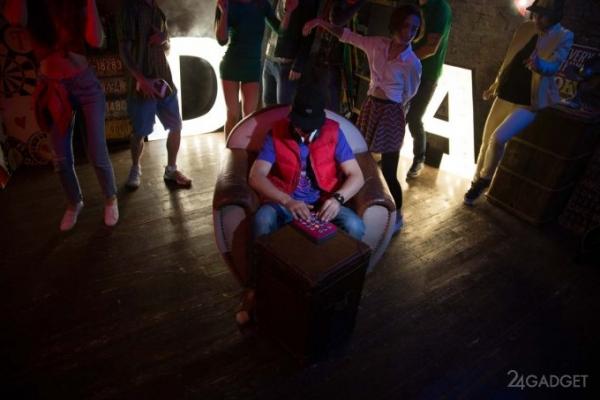 Музыкальный контроллер RAINBO и игра PIGA Music - посмотри, как научиться играть музыку за один день Музыкальный контроллер RAINBO и игра PIGA Music - посмотри, как научиться играть музыку за один день