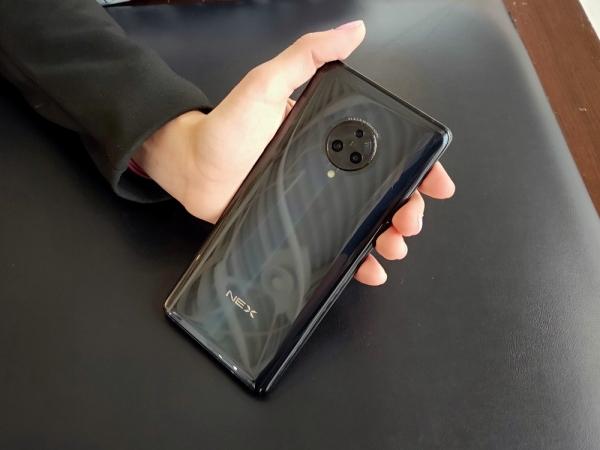 Предварительный обзор Vivo Nex 3: удивительный смартфон со «стекающим» экраном и полностью сенсорным управлением Предварительный обзор Vivo Nex 3: удивительный смартфон со «стекающим» экраном и полностью сенсорным управлением