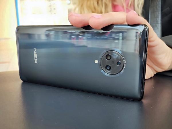 Предварительный обзор Vivo Nex 3: удивительный смартфон со «стекающим» экраном и полностью сенсорным управлением Предварительный обзор Vivo Nex 3: удивительный смартфон со «стекающим» экраном и полностью сенсорным управлением