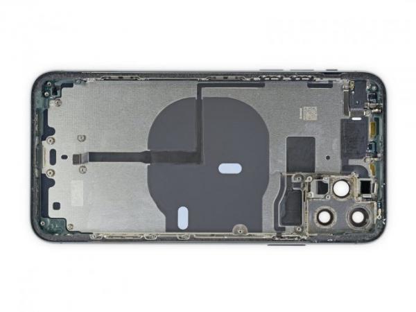 Разбираем на части iPhone 11 (15 фото) Разбираем на части iPhone 11 (15 фото)