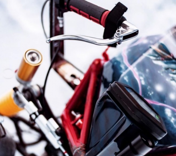 Российский умелец создал уникальный трайк для гонок на льду Российский умелец создал уникальный трайк для гонок на льду