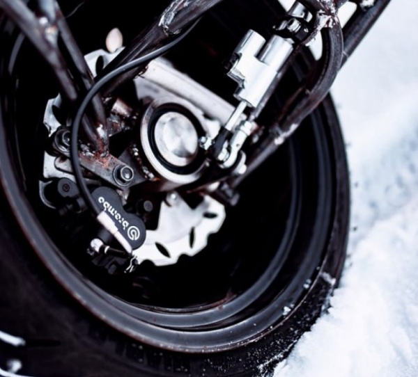 Российский умелец создал уникальный трайк для гонок на льду Российский умелец создал уникальный трайк для гонок на льду