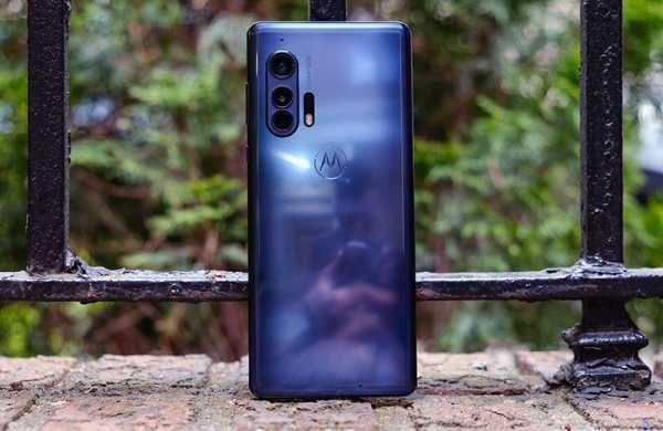 Обзор Motorola Edge Plus: неидеального смартфона флагманского уровня Обзор Motorola Edge Plus: неидеального смартфона флагманского уровня