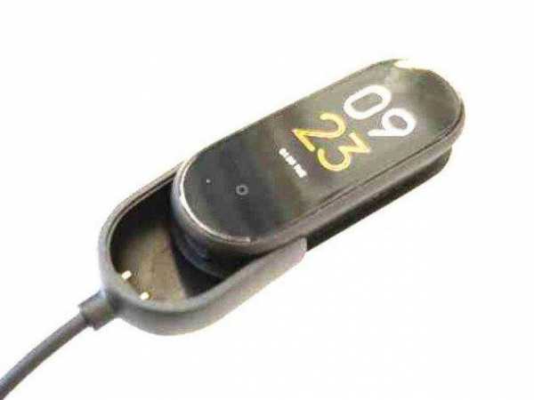 Представлено первое живое фото фитнес-браслета Xiaomi Mi Band 5 Представлено первое живое фото фитнес-браслета Xiaomi Mi Band 5